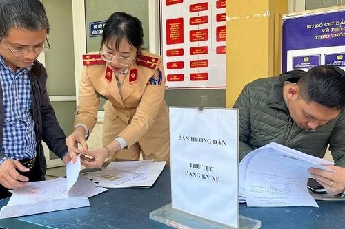 Công an Hà Nội thông tin về hiện tượng ùn tắc tại các cơ sở đăng ký phương tiện