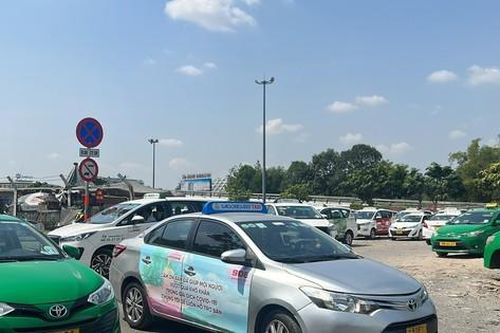 Sở GTVT TPHCM nói về đề xuất tiếp tục bãi đỗ xe tạm tại sân bay Tân Sơn Nhất