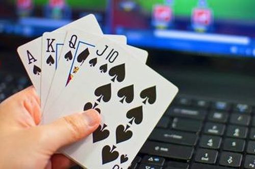 Bị kết án 4 năm tù do đánh bạc online