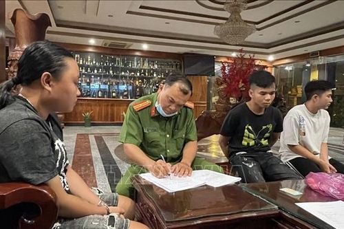 Kiểm tra khách sạn phát hiện 4 đối tượng dương tính với ma túy