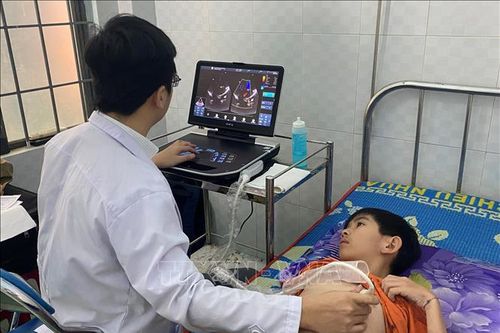 Khám tầm soát bệnh tim bẩm sinh miễn phí cho trẻ em miền núi Phú Yên