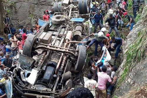 Sri Lanka: Xe buýt lao xuống vực sâu khiến 25 người bị thương