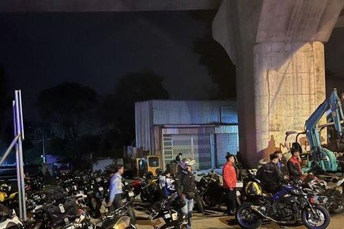 Đoàn hơn 100 xe phân khối lớn chạy 'nhầm đường' bị CSGT bắt gọn