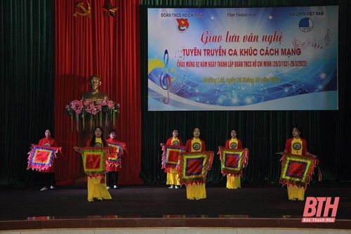Mường Lát: Thanh niên giao lưu văn nghệ tuyên truyền ca khúc cách mạng
