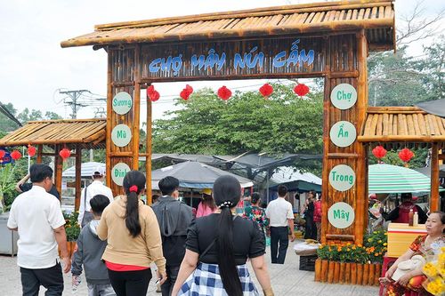 Cuối tuần đi chợ Mây ở núi Cấm