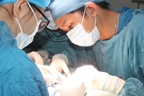 Nỗ lực sau những ca phẫu thuật nhi khoa