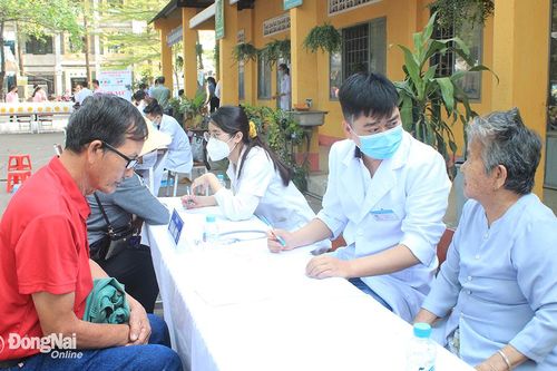Thầy thuốc tình nguyện - vì một Việt Nam khỏe mạnh
