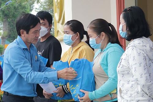 Tăng cường chăm lo cho công đoàn viên và người lao động