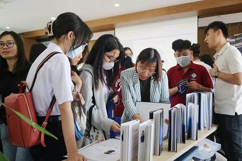 Gần 2.000 học sinh tham gia ngày hội hướng nghiệp và việc làm tại Trường Đại học Thái Bình Dương