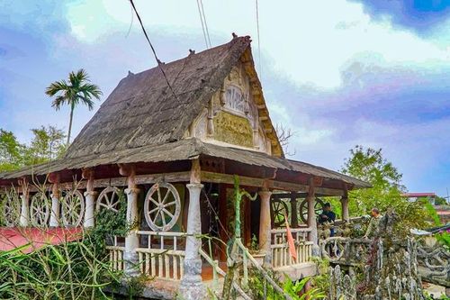 'Dị nhân' 5 năm tự tay vác gạch xây căn nhà kỳ lạ, chẳng giống ai