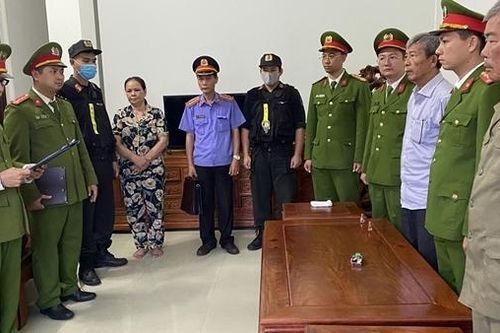 Giám đốc cùng thuộc cấp lập hồ sơ khống rút hơn 34 tỷ đồng