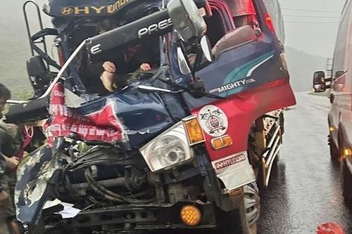 Tai nạn trên cao tốc Cam Lộ - La Sơn đoạn qua sương mù dày đặc