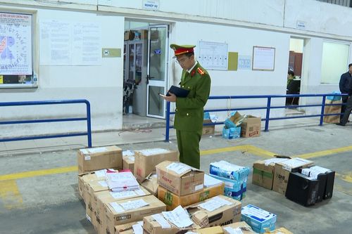 Vì sao công an khám xét khẩn cấp 2 trung tâm đăng kiểm ở Hà Nội?