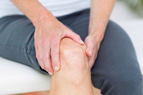 Đau nhức âm ỉ xương chân có phải mắc bệnh gout?