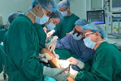 Trải qua ca phẫu thuật ung thư xương hàm cực khó, cụ ông 87 tuổi khỏe mạnh đi đạp xe hằng ngày