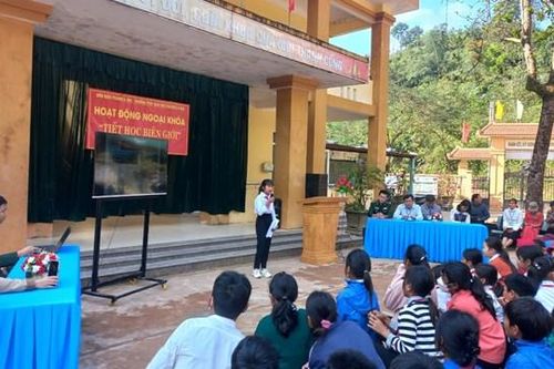 Bất ngờ với 'giáo viên' đứng lớp Tiết học Biên giới