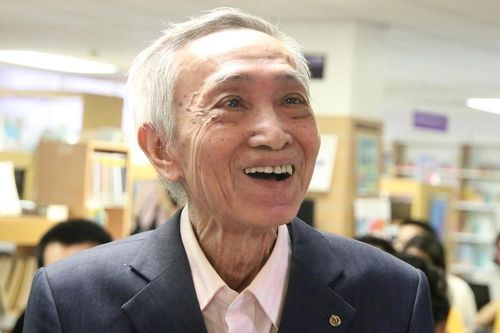 Dịch giả Dương Tường 'thích chọn những việc khó, khó mấy cũng làm'