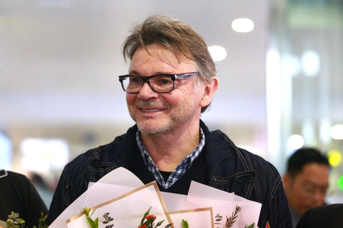 HLV Philippe Troussier đến Hà Nội