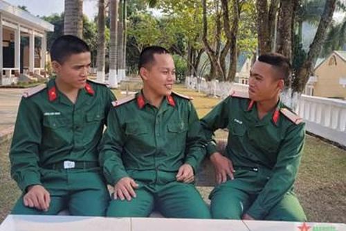 Câu chuyện thứ năm hai: Viết tiếp khúc quân hành của bố