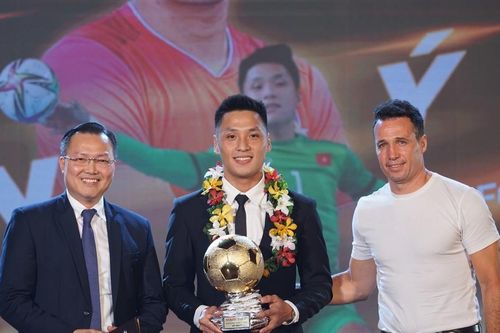 Quả bóng vàng futsal Việt Nam 2022 Hồ Văn Ý: Tự hào và trách nhiệm