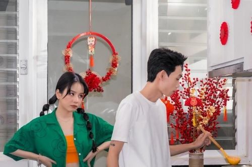 Giữa tin đồn chia tay, 'DJ búp bê' và bạn trai có động thái