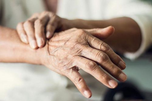 3 dấu hiệu điển hình của bệnh Parkinson