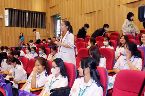 Trường ĐH Cửu Long tổ chức tư vấn du học Canada