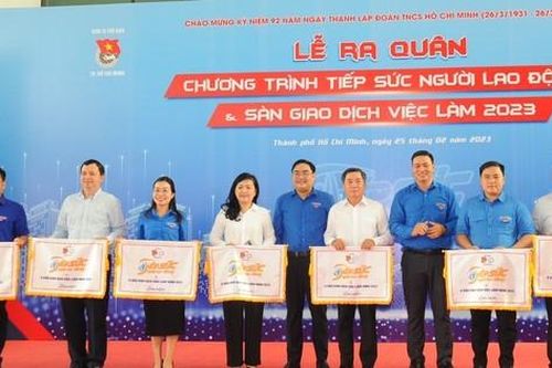 Những chuyến xe miễn phí đưa người lao động các tỉnh về TPHCM tìm việc