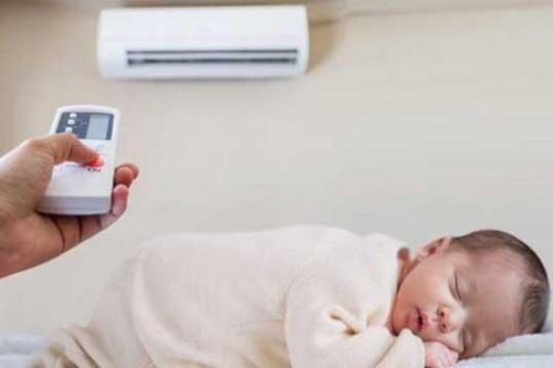 Mùa hè 99% cha mẹ dùng quạt phun sương, điều hòa cho con mà không biết những điều này: Cẩn thận rước bệnh nặng