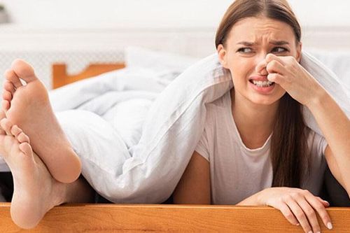 Cách kiểm soát mùi hôi chân hiệu quả