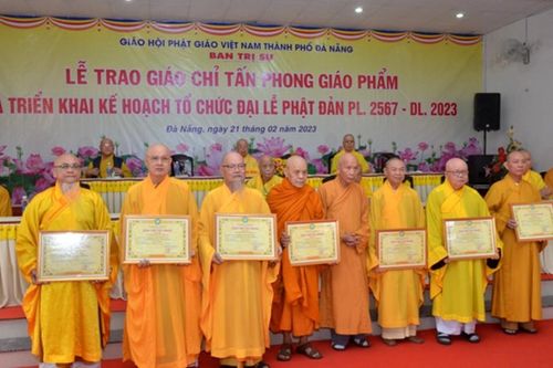 Đà Nẵng: Ban Trị sự Phật giáo thành phố trao giáo chỉ tấn phong và triển khai tổ chức Phật đản