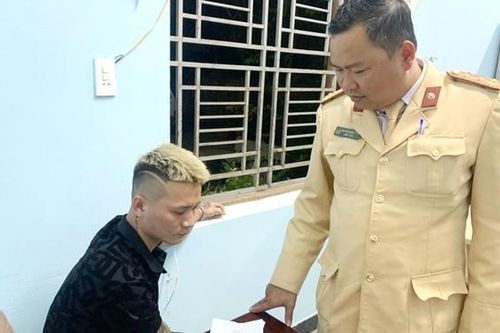 Cảnh sát giao thông bắt giữ đối tượng tàng trữ 21 viên hồng phiến