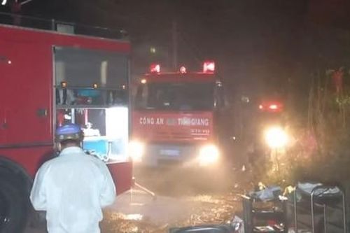 Quán phở bị lửa thiêu rụi sau tiếng nổ lớn
