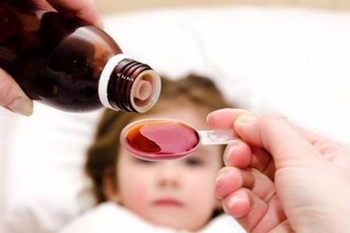Không nên tự dùng thuốc trị ho và cảm lạnh cho trẻ dưới 2 tuổi, đây là nguyên nhân
