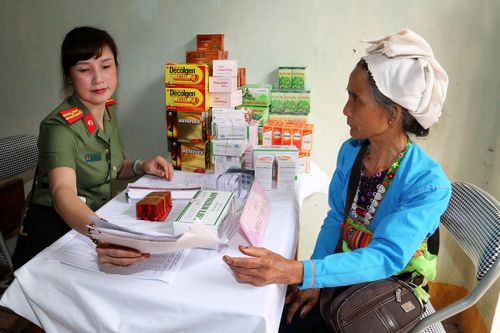 Kỷ niệm 68 năm Ngày Thầy thuốc Việt Nam (27-2-1955/27-2-2023): Những người thầy thuốc mang sắc phục Công an