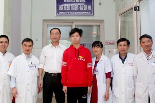 Thiếu niên mắc bệnh lý hiếm gặp được cứu sống