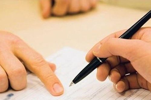 Truy tố 2 bị can làm giả hồ sơ để cầm cố ôtô tự lái