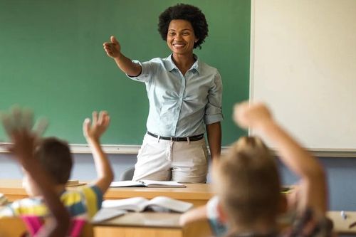 10 ngành học mang lại mức lương thấp nhất