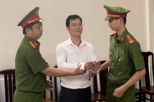 Đại học Luật TP.HCM tạm hoãn hợp đồng với tiến sĩ Đặng Anh Quân