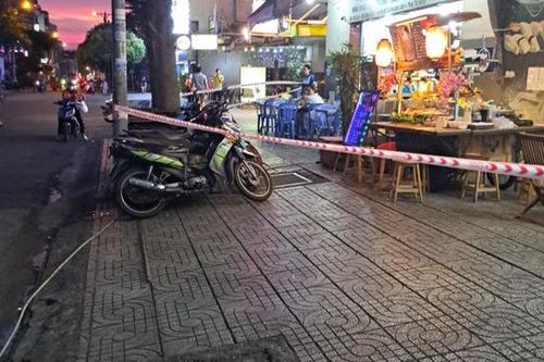 TP Hồ Chí Minh: Căn hộ chung cư nhiều lần bị 'lạc đạn'