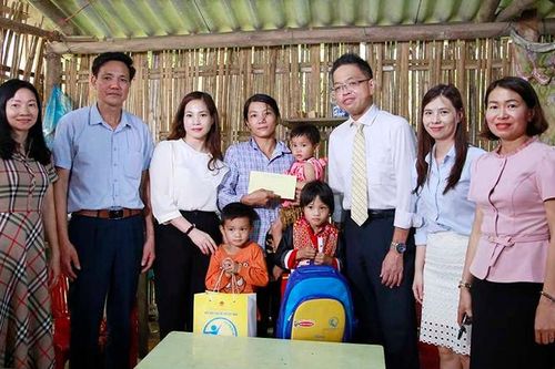 Hơn 8 tỷ đồng hỗ trợ bữa ăn và học bổng cho trẻ khó khăn