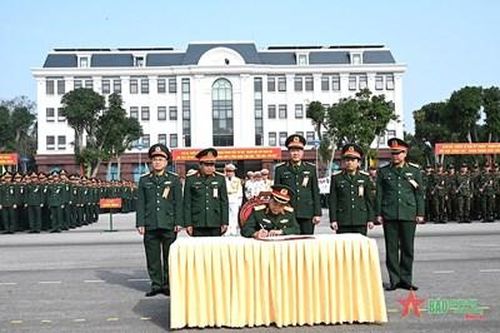Cơ quan Quân khu 4 ra quân huấn luyện năm 2023