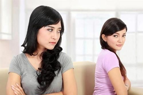 Ngoài mặt là chị em tốt, sau lưng chị dâu âm thầm làm điều này
