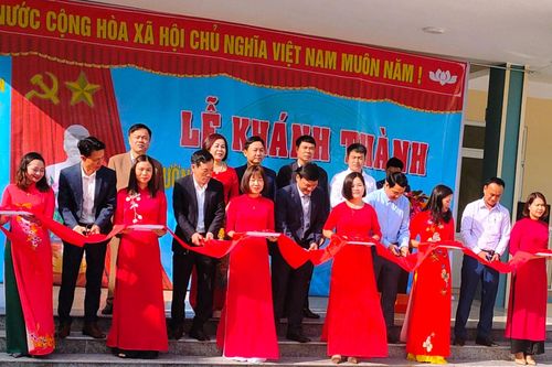 Niềm vui ở ngôi trường phía sau 'cổng trời'
