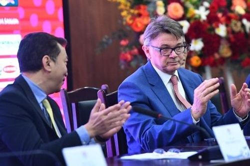 HLV Philippe Troussier tiết lộ lý do chấp nhận dẫn dắt tuyển Việt Nam