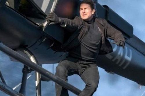 Cảnh nhảy vực đe dọa tính mạng của Tom Cruise