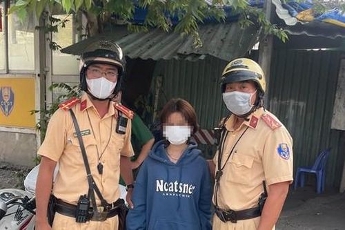 Kịp thời ngăn cản bé gái 14 tuổi nhảy cầu tự tử