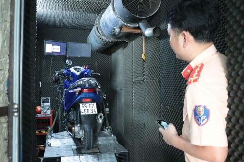 Đột kích 11 tiệm sửa xe, lò 'độ xe' tại TP.HCM