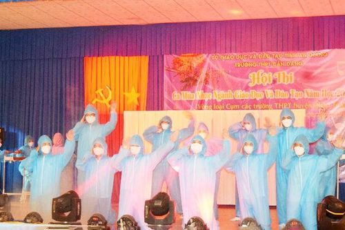 Châu Thành tổ chức Hội thi Ca múa nhạc năm học 2022 – 2023 cụm các trường THPT