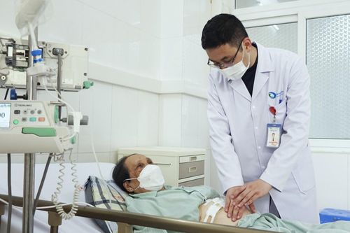 Điều trị thành công cho người phụ nữ có dạ dày 'đi lạc' lên ngực